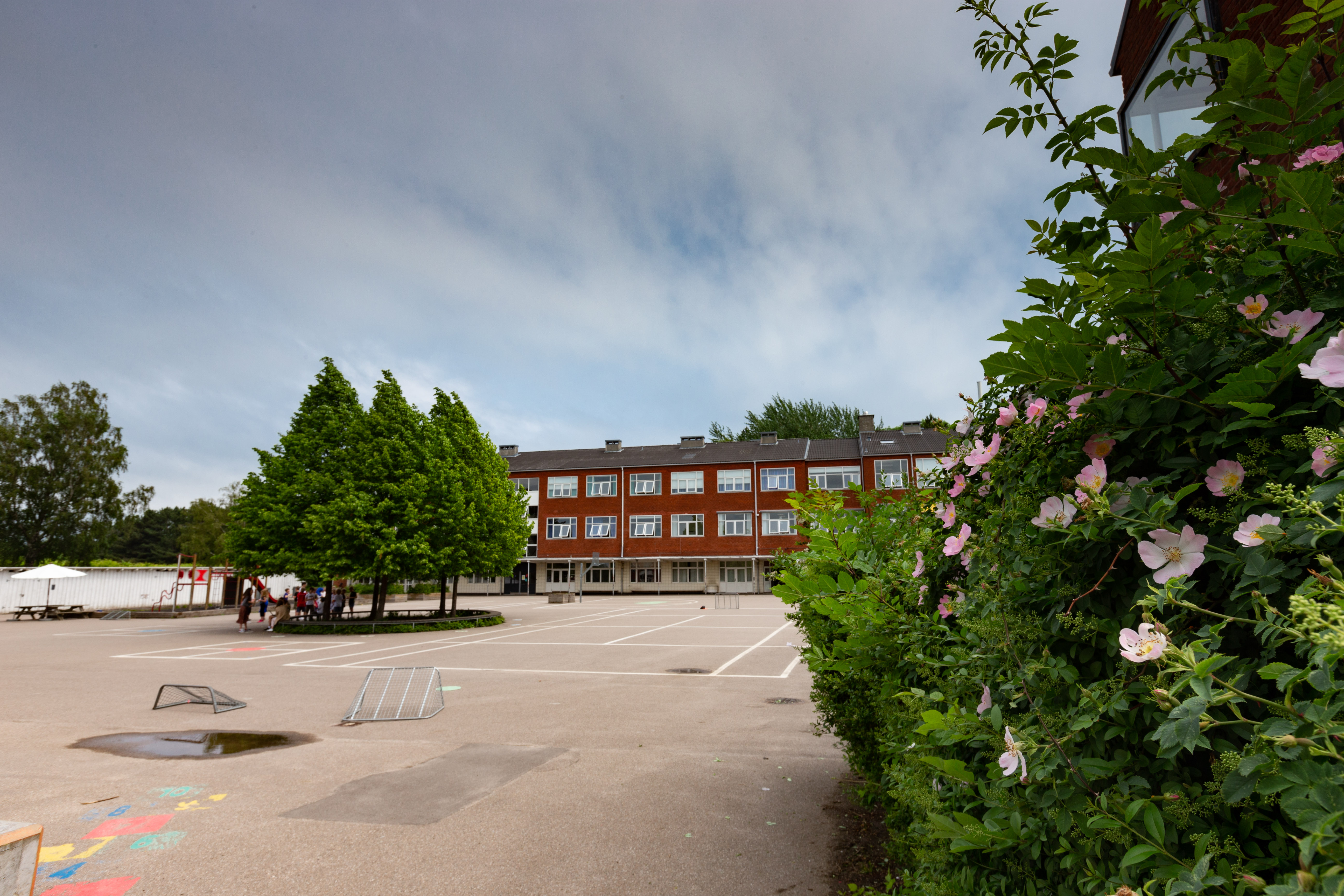 Hovedbygningen set fra Indskolingen